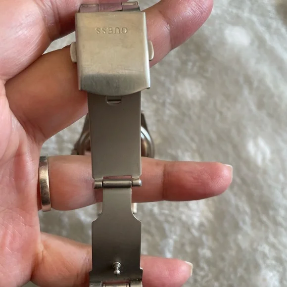 Silver GUESS watch - Picture 4 of 4